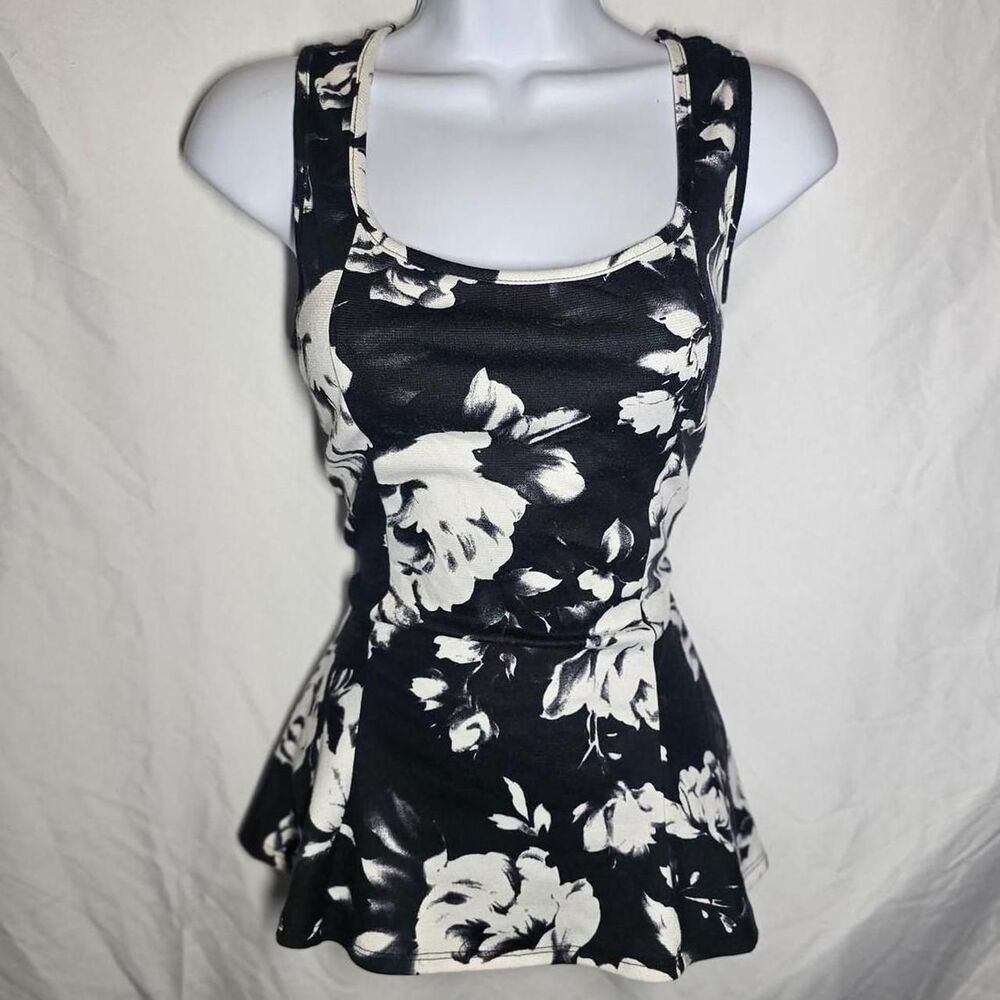 2010s black white floral peplum top